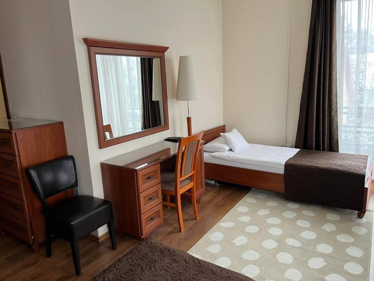 Brill Hotel Бекешчаба Екстер'єр фото
