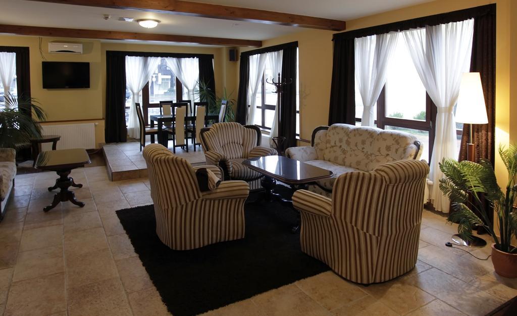 Brill Hotel Бекешчаба Екстер'єр фото